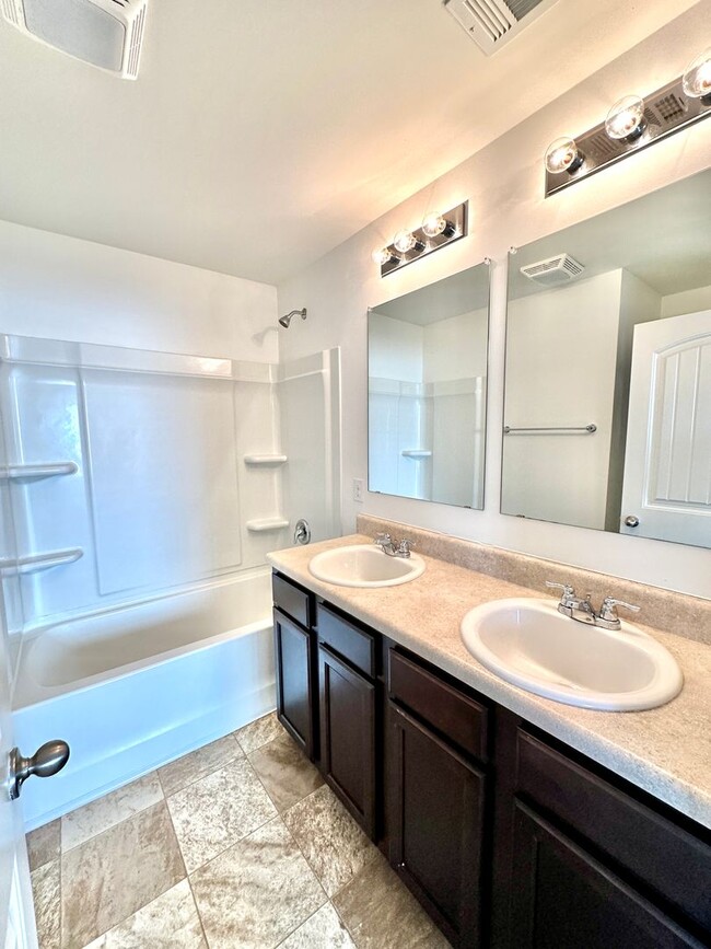 Building Photo - Home for rent in Moundville! View with 48 ...