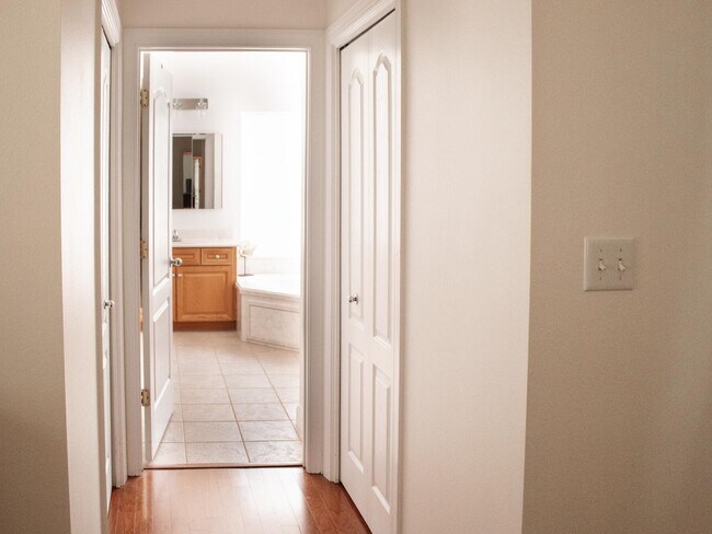 Building Photo - 807 Coldwater Creek Cir