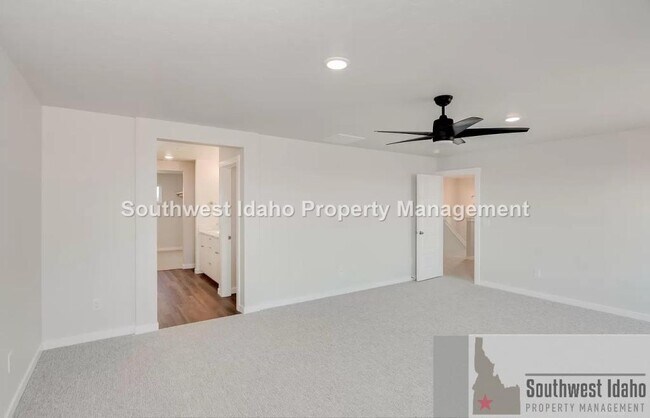 Building Photo - 8140 E Sunray Dr