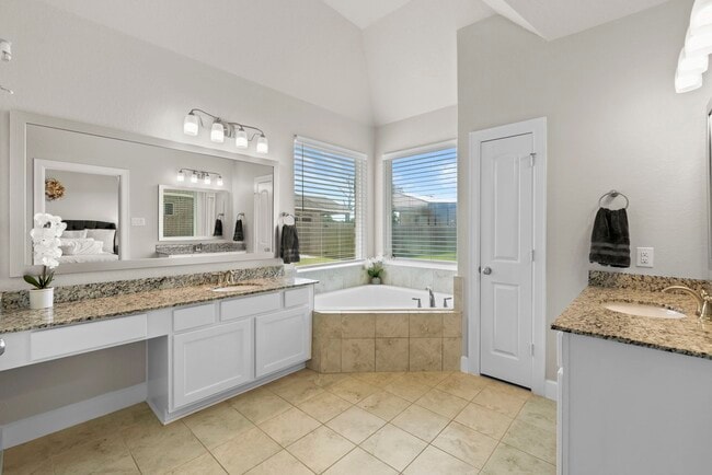 Building Photo - 9502 Windsong Dr