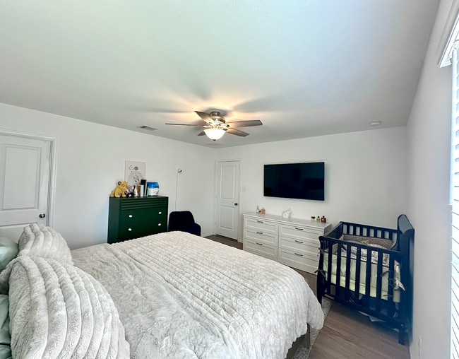 master bedroom - 18918 Sorento Bay Ln