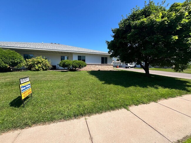 Building Photo - 1140 Glenn Pl