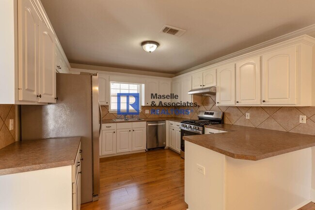 Building Photo - 105 Channing Cir