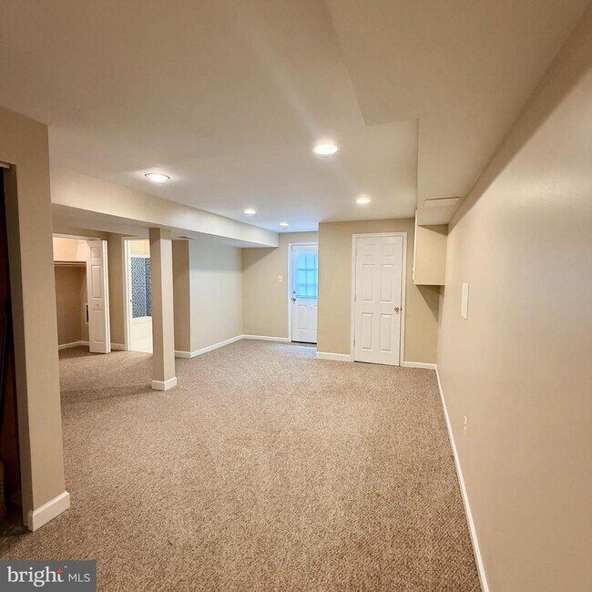 Building Photo - 14605 Nadine Dr