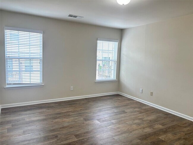 Building Photo - 2215 Landing Walk Dr