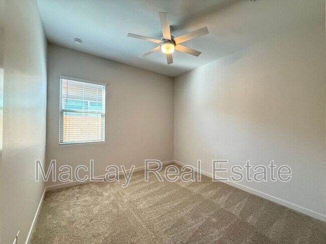 Building Photo - 2996 E Birdsong Ave