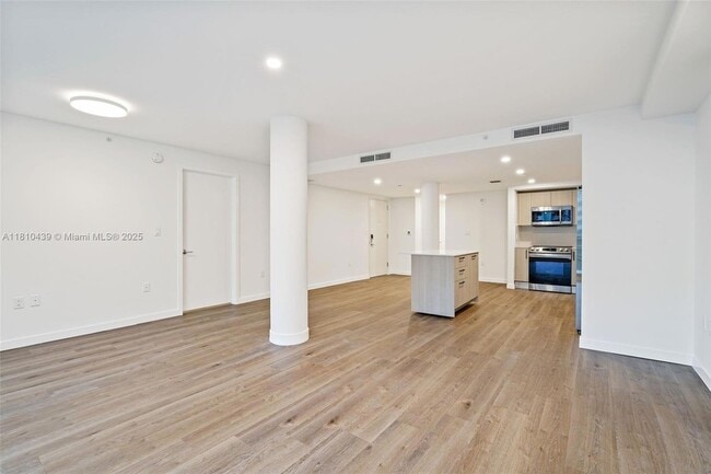 Building Photo - 1500 Bay Rd