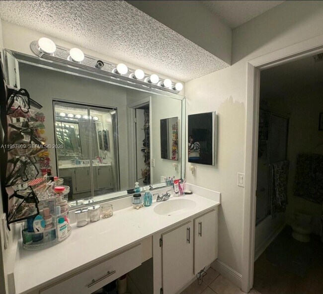 Building Photo - 9079 SW 138th Pl