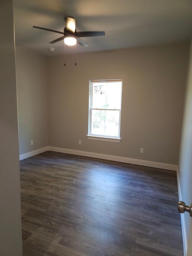 Building Photo - 514 E Chase St