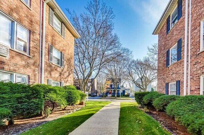 Building Photo - 38 S Waiola Ave