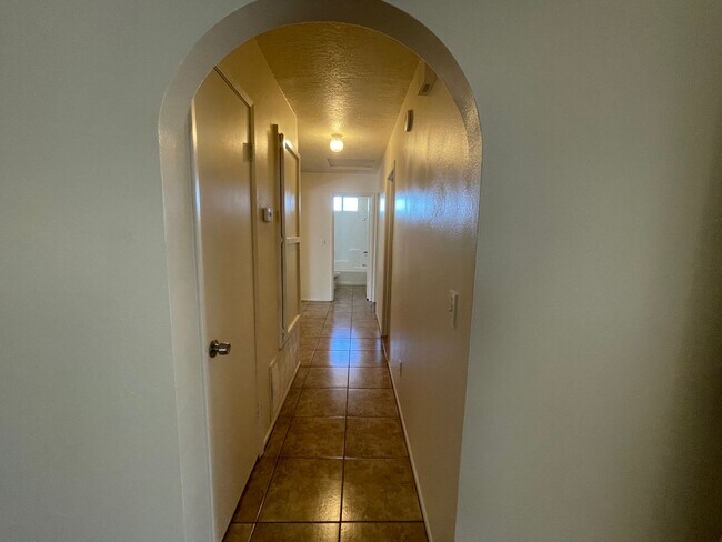 Building Photo - Hesperia-Refurbished- 3 Bedrooms, 2 Bathro...