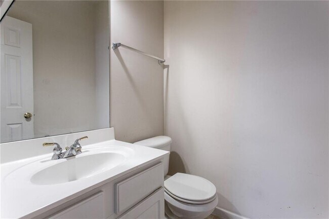 Building Photo - 910 Wendlebury Ct