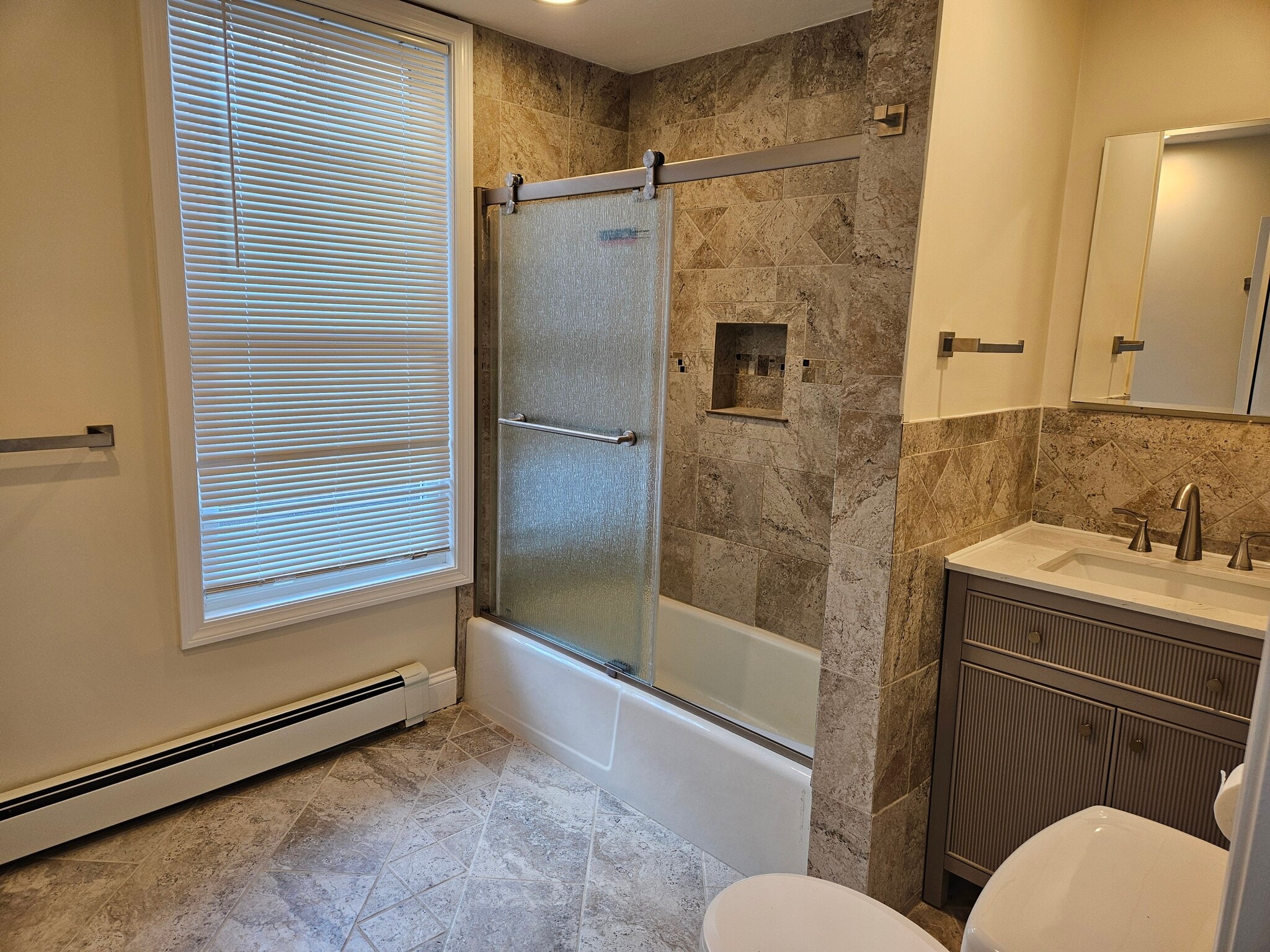 Building Photo - 22 Lancaster St