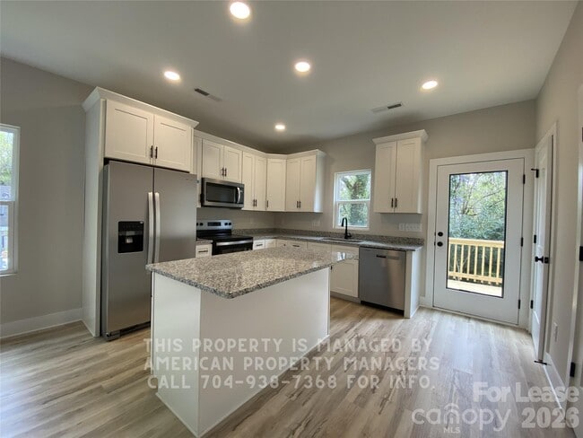 Building Photo - 724 Elizabeth Ave