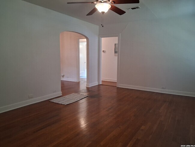 Building Photo - 315 W Ridgewood Ct