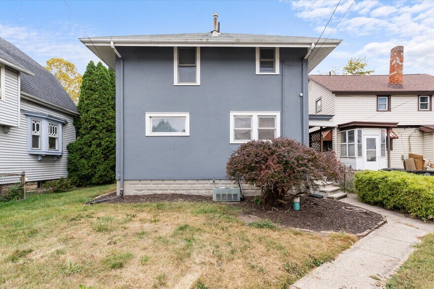 Building Photo - 1134 Saint Joseph Blvd
