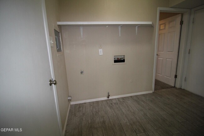 Building Photo - 351 Duanesburg St