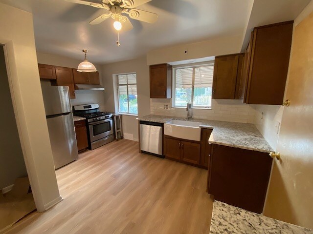 Building Photo - 11509 Lake Ave