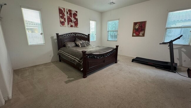 Building Photo - 4070 S Pearl Dr