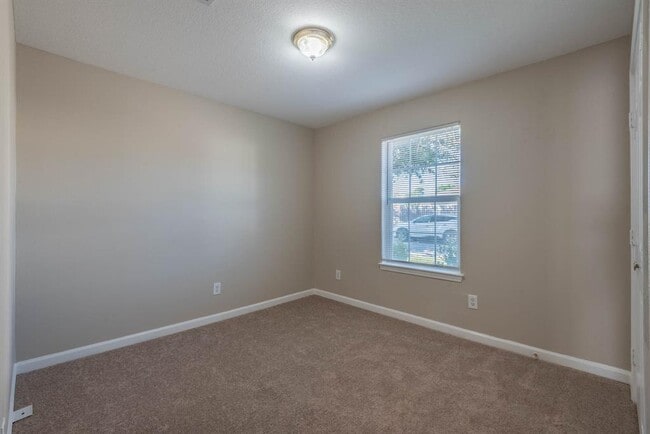 Building Photo - 10203 Azalea Village Dr