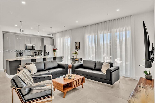 Building Photo - 2100 Miami Rd