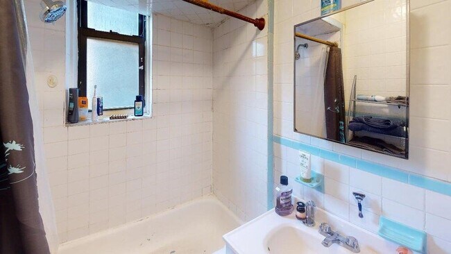 Building Photo - 1116 Hudson St