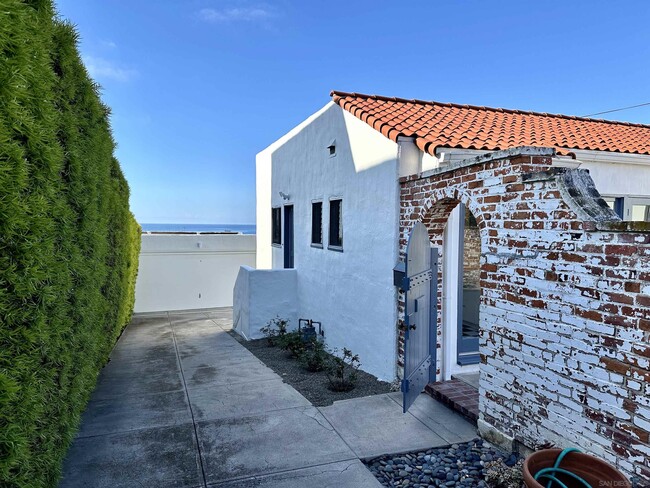 Building Photo - 1888 Viking Way