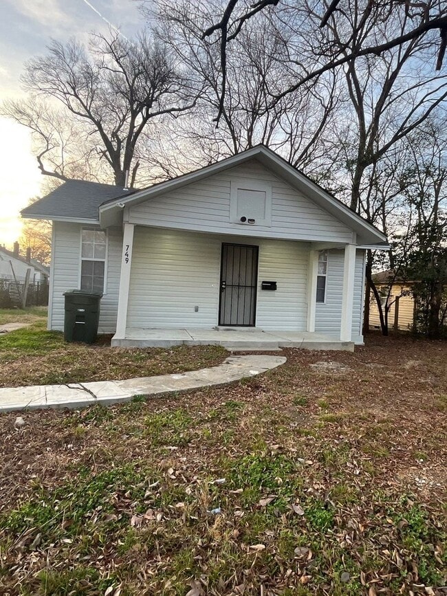 Building Photo - Fully Renovated Home in Midtown – Section 8 Welcome