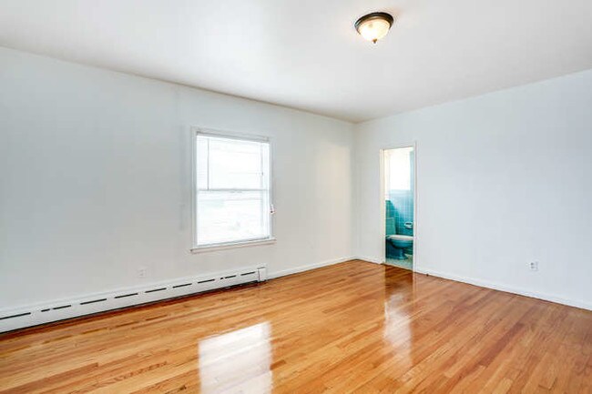 Building Photo - 255 Merton Rd