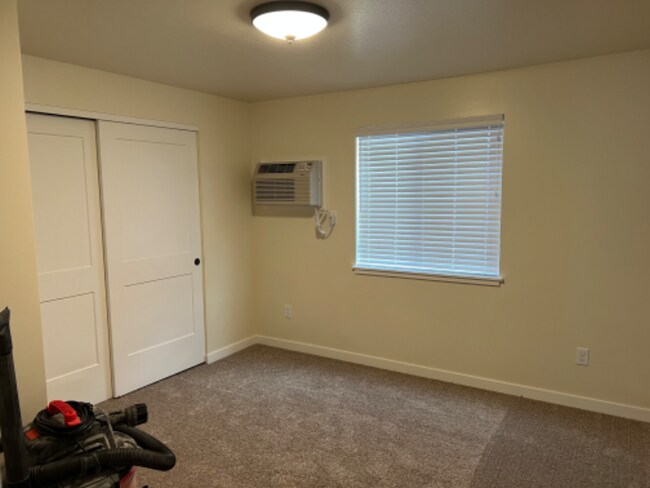 Building Photo - 31 Elm St