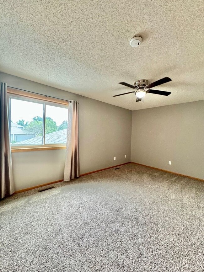 Building Photo - 4851 Tee Ct SW