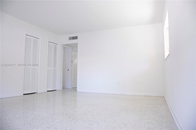 Building Photo - 1226 SW 30th Ave