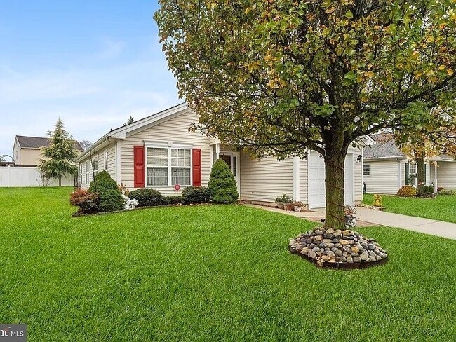 Building Photo - 64 Maple Leaf Cir