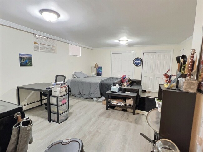 Building Photo - 1482 Beacon St