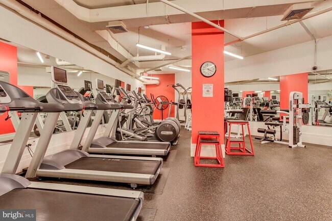 Building Photo - 2425 L St NW