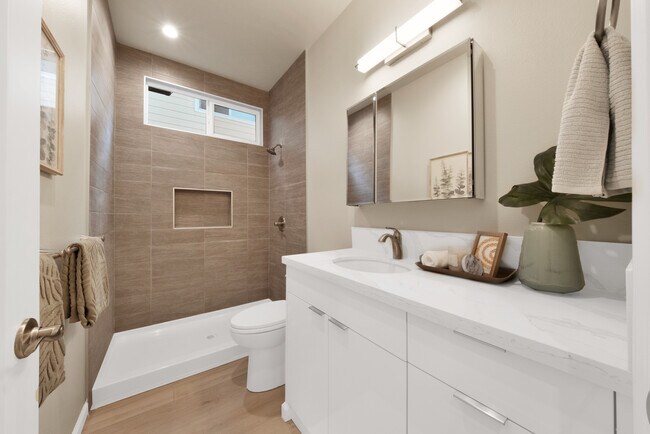 Downstairs Bathroom - 1729 Keeaumoku St