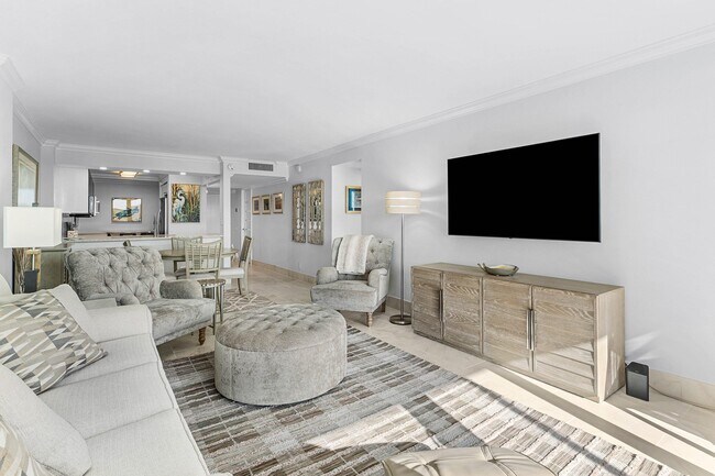 Building Photo - 14 Royal Palm Way