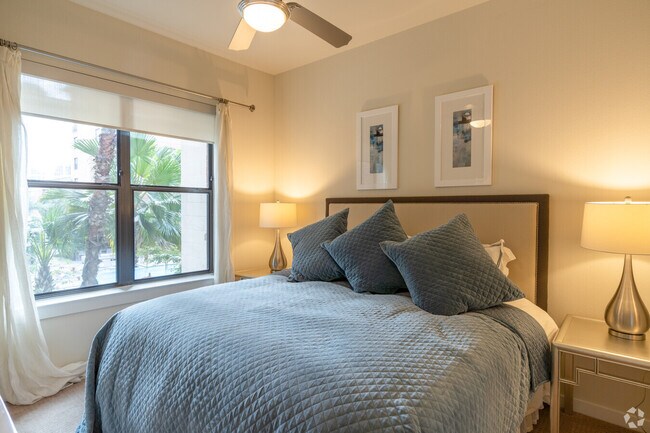 Building Photo - Live in the Heart of Downtown – $1,000 Look & Lease Offer