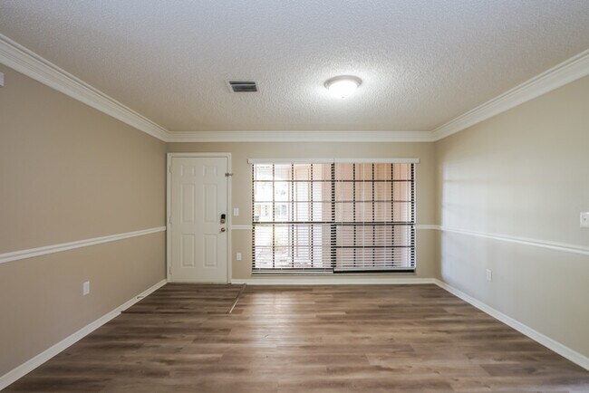 Building Photo - Spacious 3-Bedroom Eustis Home
