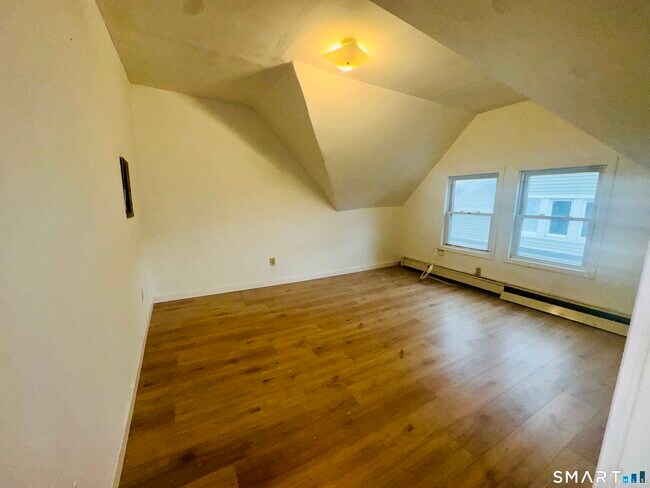 Building Photo - 470 Wood Ave