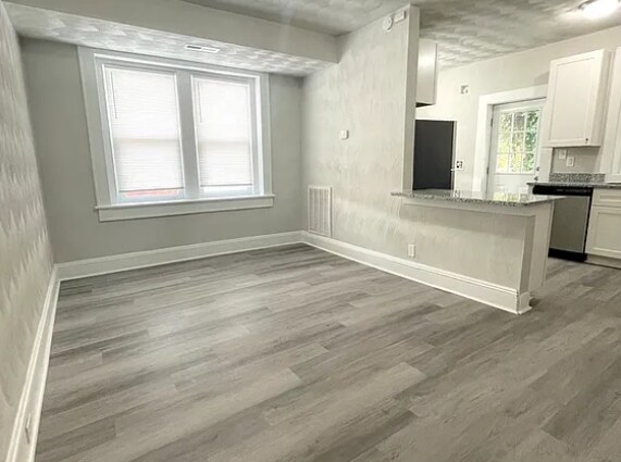 Building Photo - 527 37th St