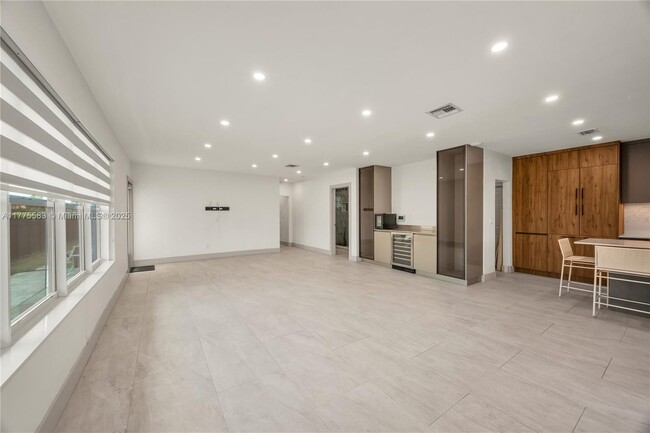 Building Photo - 2650 SW 65th Ave