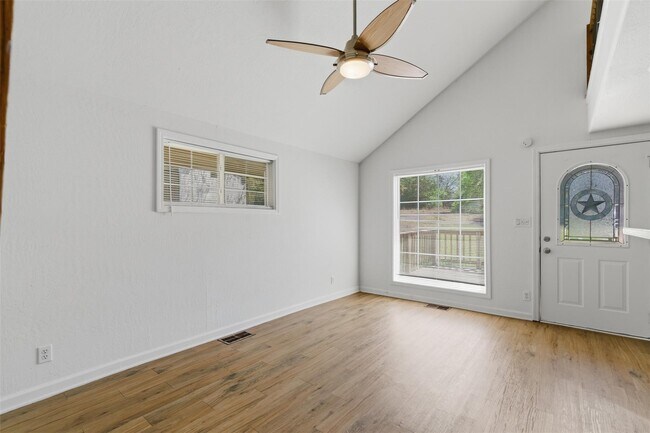 Building Photo - 105 Lazy Ike Ln