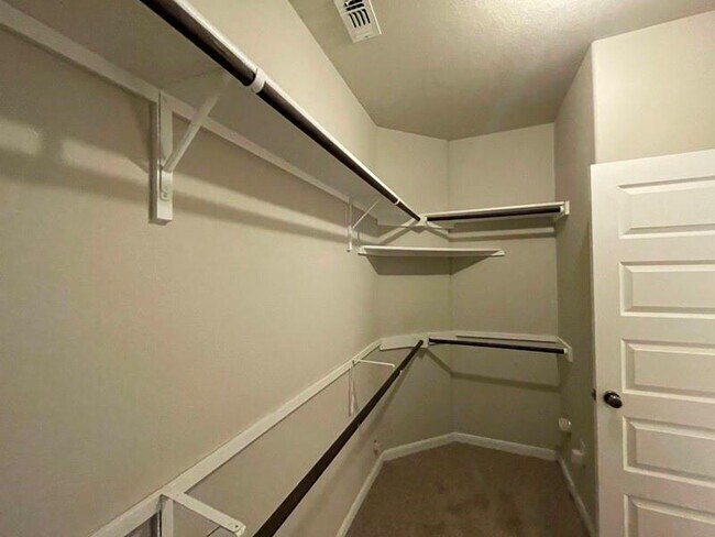 Building Photo - 400 Hummingbird Ln