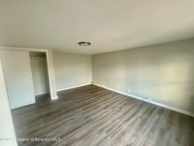 Building Photo - 225 N Bromley Ave