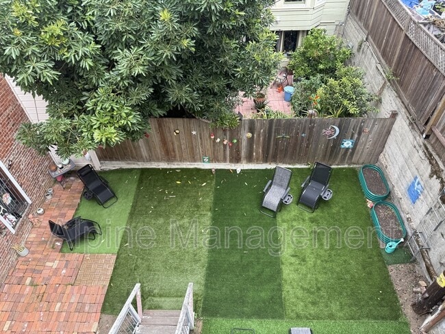 Building Photo - 2315 Mission St