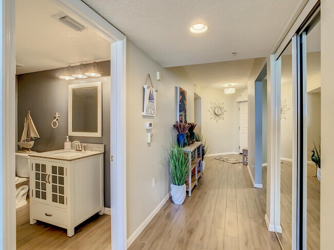 Building Photo - 1851 Jimmy Buffett Mem Hwy