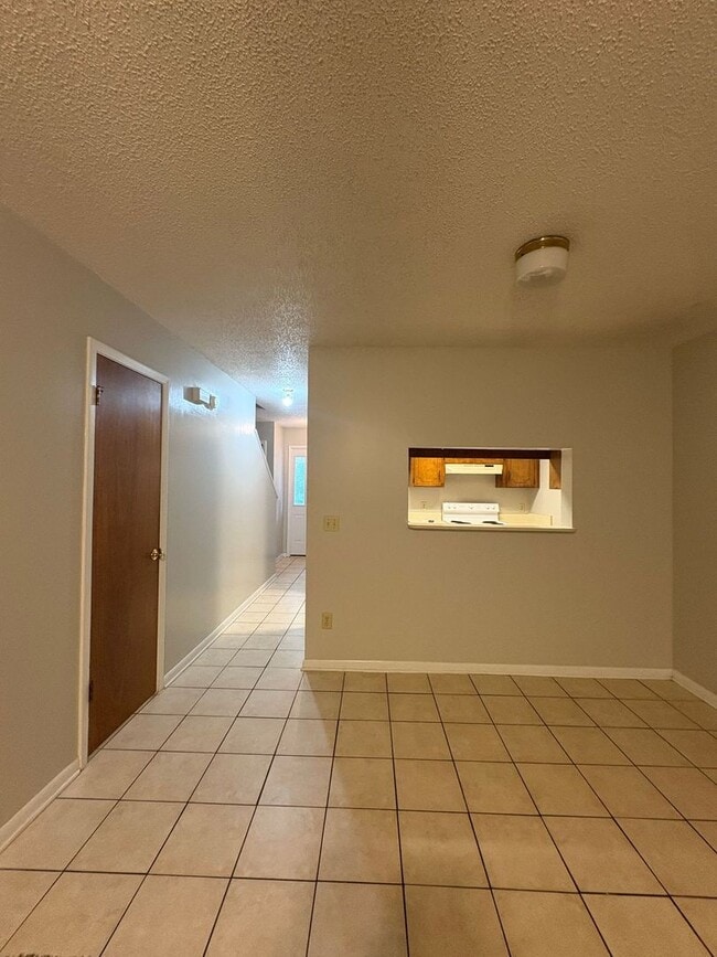 Building Photo - Rolling Acres Townhome.