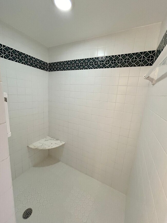 Building Photo - Classic waterfront Snell Isle Estates 3 Bed 2.5 Bath Home with private dock!