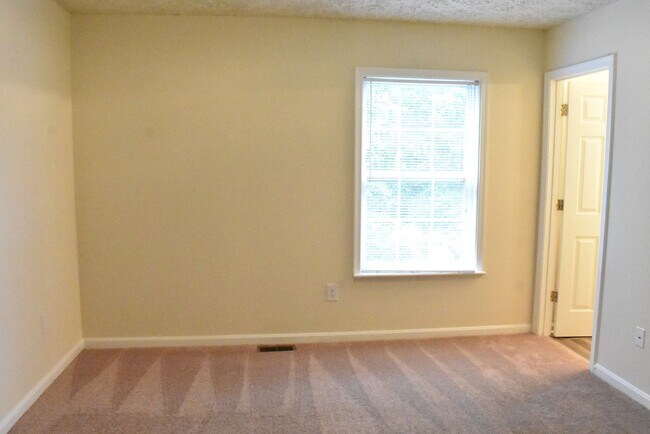 Building Photo - Coventry Creek Townhome